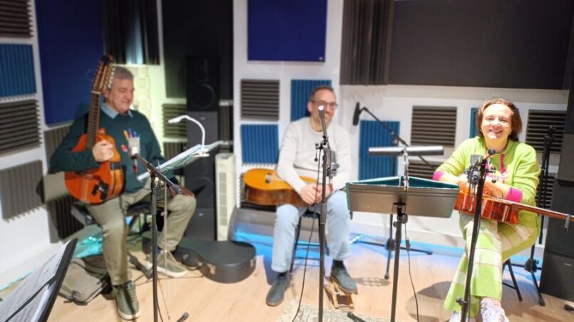 De nuevo en el estudio de grabación dando vida a un nuevo proyecto de los Trovadores de Castilla.